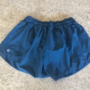 Lululemon hotty hot short 4” in size 4